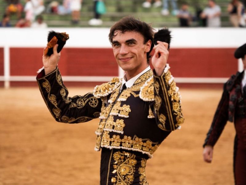 “Busco torear lo más despacio posible” - Entrevista al novillero Tomás González