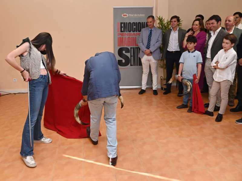 La alcaldesa inaugura el local cedido por el Ayuntamiento de Zaragoza a la Escuela Mar de Nubes