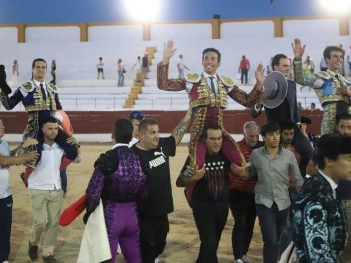 David Galván, David de Miranda y Samuel Navalón salen a hombros en Santisteban del Puerto