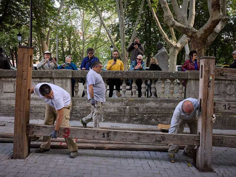 900 postes, 2700 tablones y 80 puertas para el vallado de San Fermin 2026
