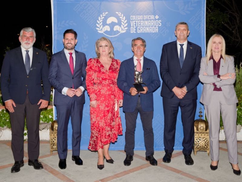 Victorino Martín recibe en Granada el reconocimiento al mejor toro de la Feria del Corpus 2025