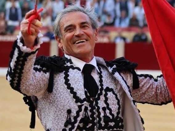 Almendralejo propone a Luis Reina para la medalla de Extremadura