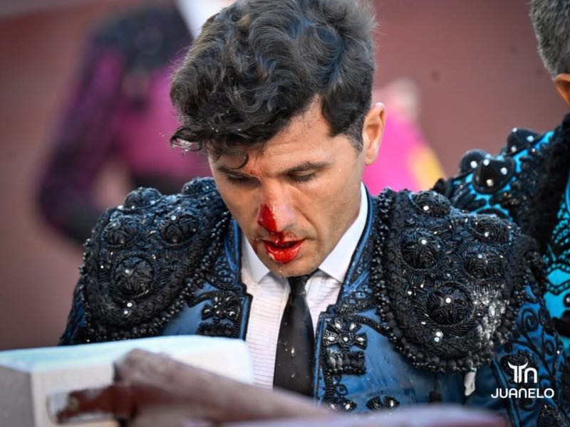Grave cogida de Rubén Sánchez durante la corrida de San Isidro