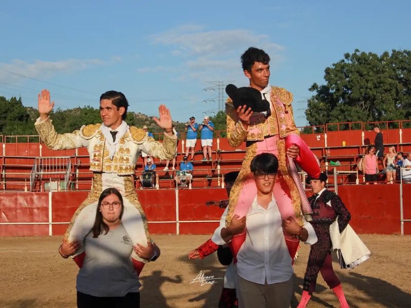 Jairo López y Samuel Castrejón salen a hombros tras una tarde de triunfos