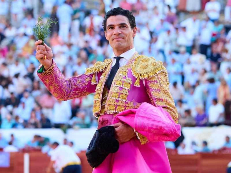 Alejandro Talavante, Juan Ortega y Pablo Aguado abren la puerta grande en una tarde de empaque y torería en Algeciras