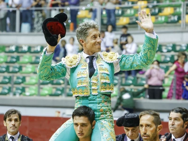 Manuel Escribano a hombros en la última de la Feria Burgos