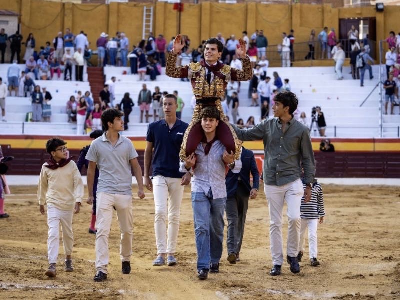 Jorge Oliva impone su ley en Roa de Duero y se gana un puesto en la final