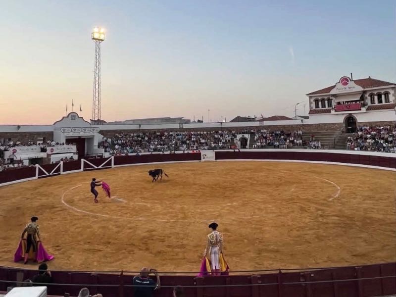 La terna completa sale a hombros en Villanueva de Córdoba