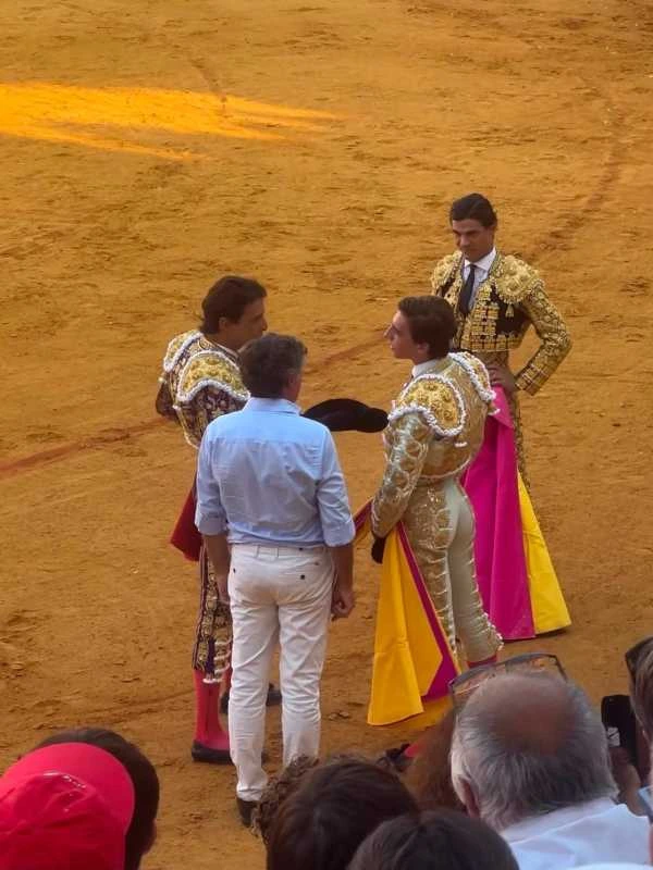 Julio Norte le forma un lio a su lote y triunfa en su alternativa
