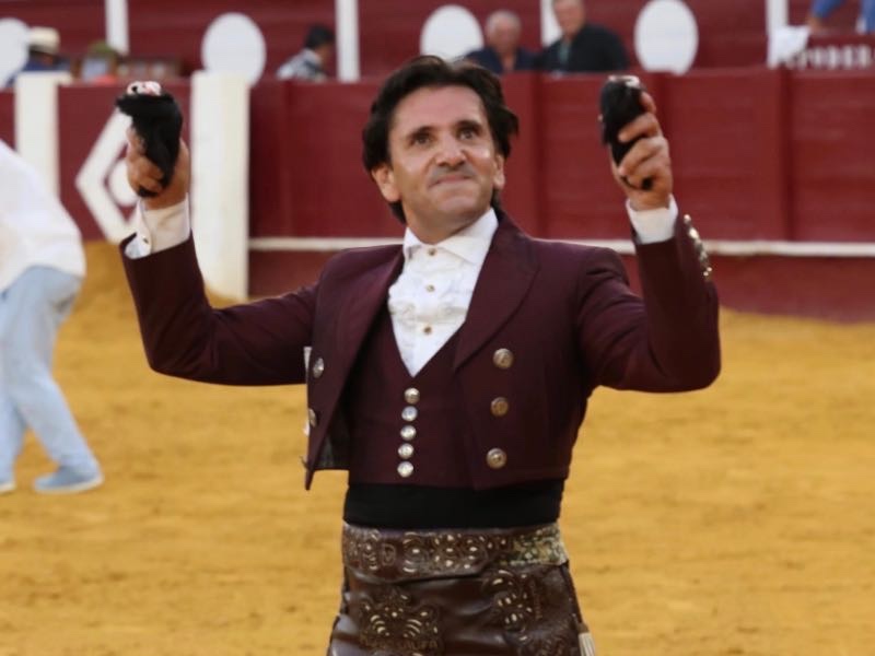 Diego Ventura se hace con la tarde de rejones en Málaga
