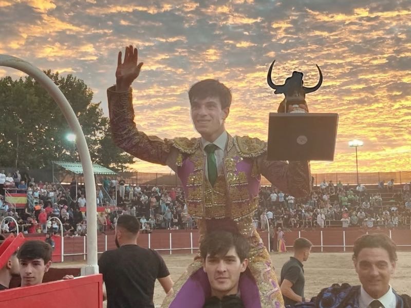 Sergio Rollón se lleva el triunfo en Mejorada del Campo con tres orejas