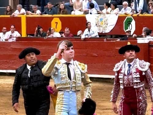 Mario Vilau y Jesús Herrera cortan una oreja en el arranque de la Feria del Señor de los Milagros