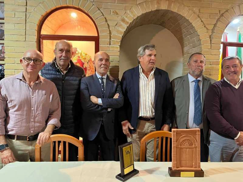 El Club Taurino El Rabo rinde homenaje en El Puerto a Don Salvador Núñez, de ‘Alventus’, tras más de tres décadas como picador para grandes figuras del toreo