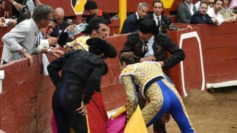 Morenito de Aranda, entre el toreo de altura y el susto: una voltereta le deja dolorido en Acho